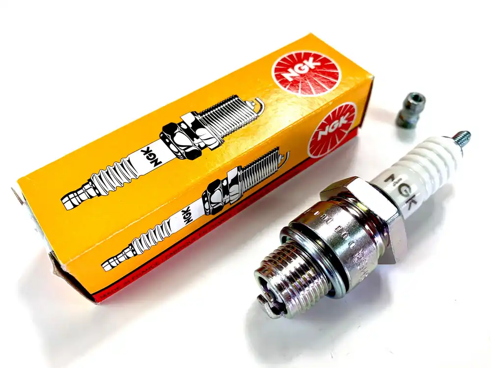 Echt Zündkerze NGK B 7ES mit Langgewinde