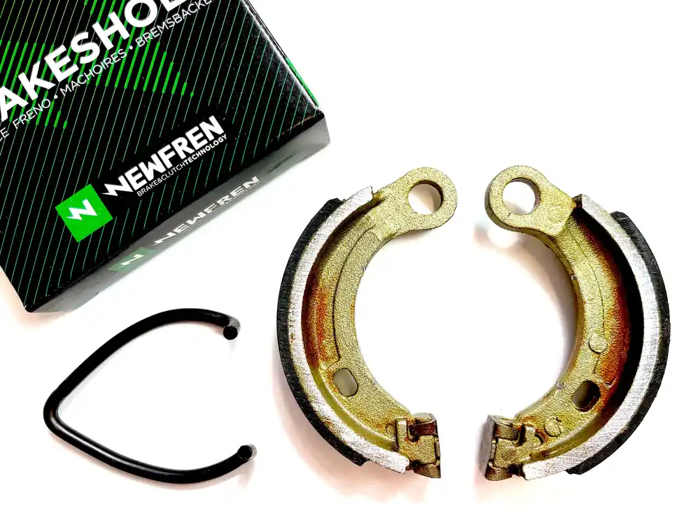 Finale Aktion Bremsbacken Set mit Spange für Saxonette mit Gussfelge Bremsbeläge